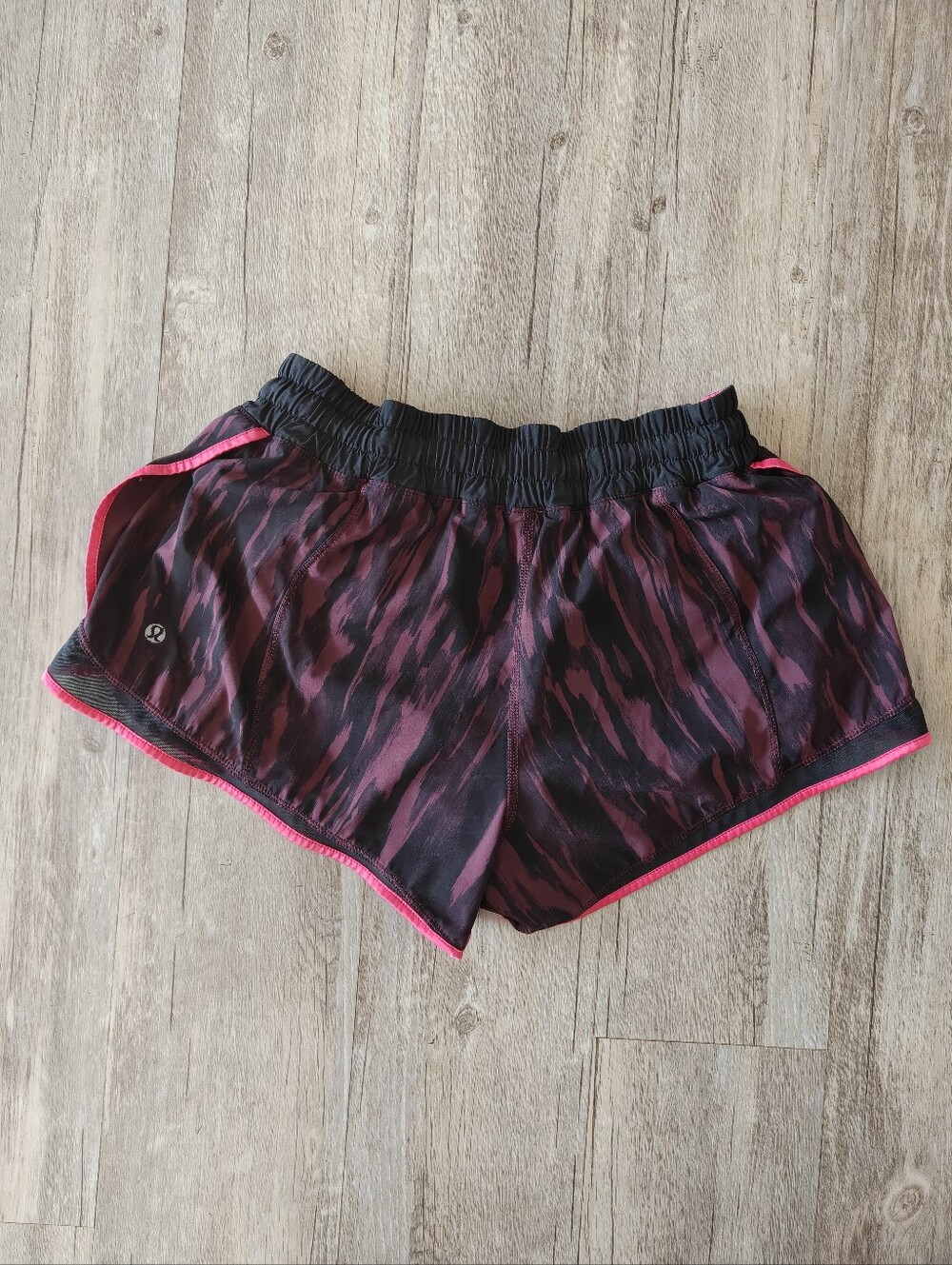Lululemon Super Squad ShortPainted Animal Bordeaux Drama Black Shorts Size 8